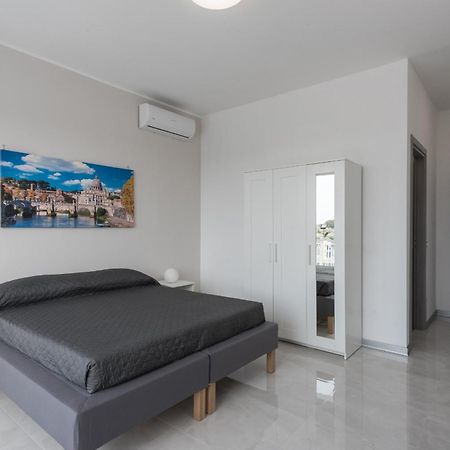Travelershome Ciampino Airport Guesthouse 600M To Airport ภายนอก รูปภาพ