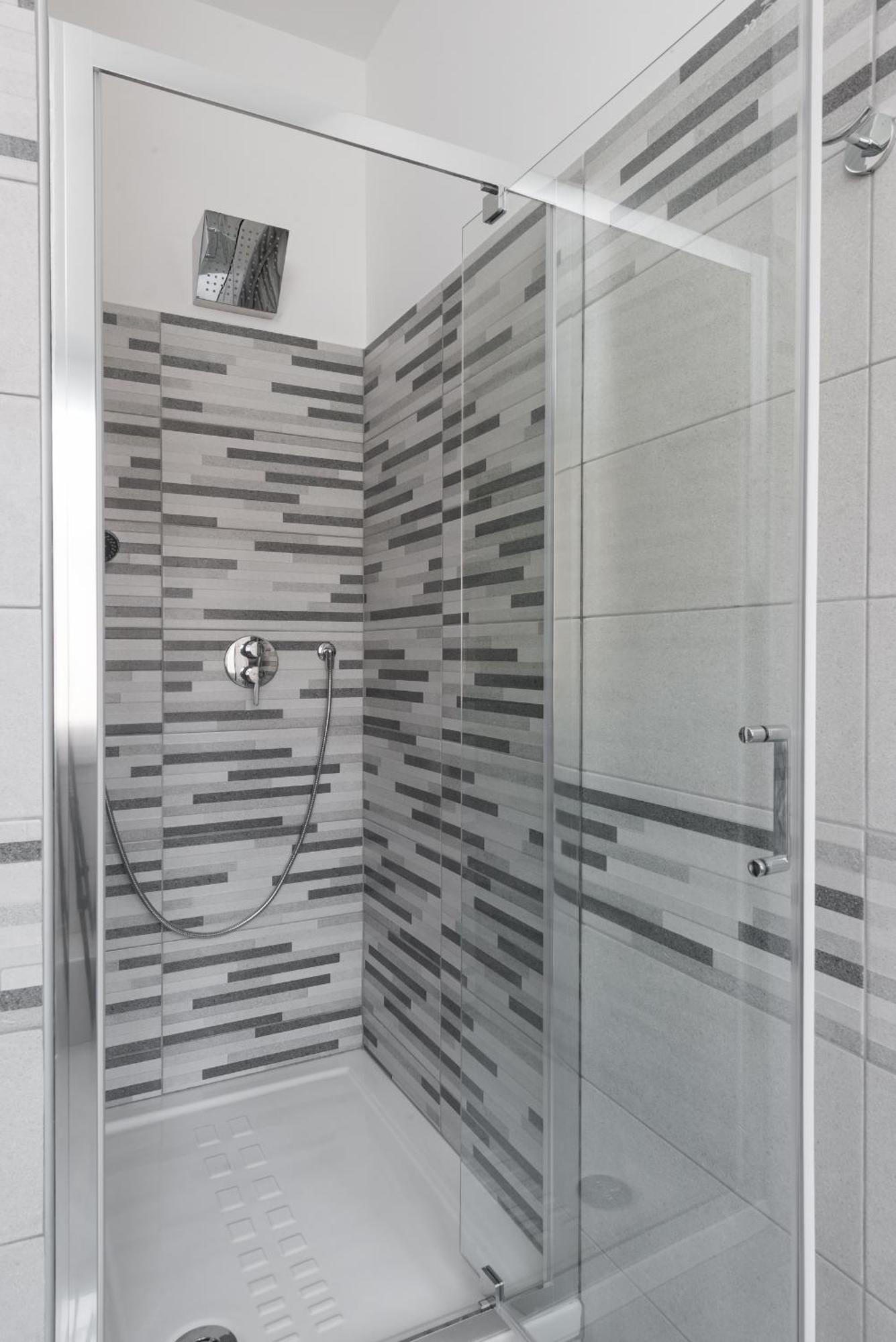 Travelershome Ciampino Airport Guesthouse 600M To Airport ภายนอก รูปภาพ