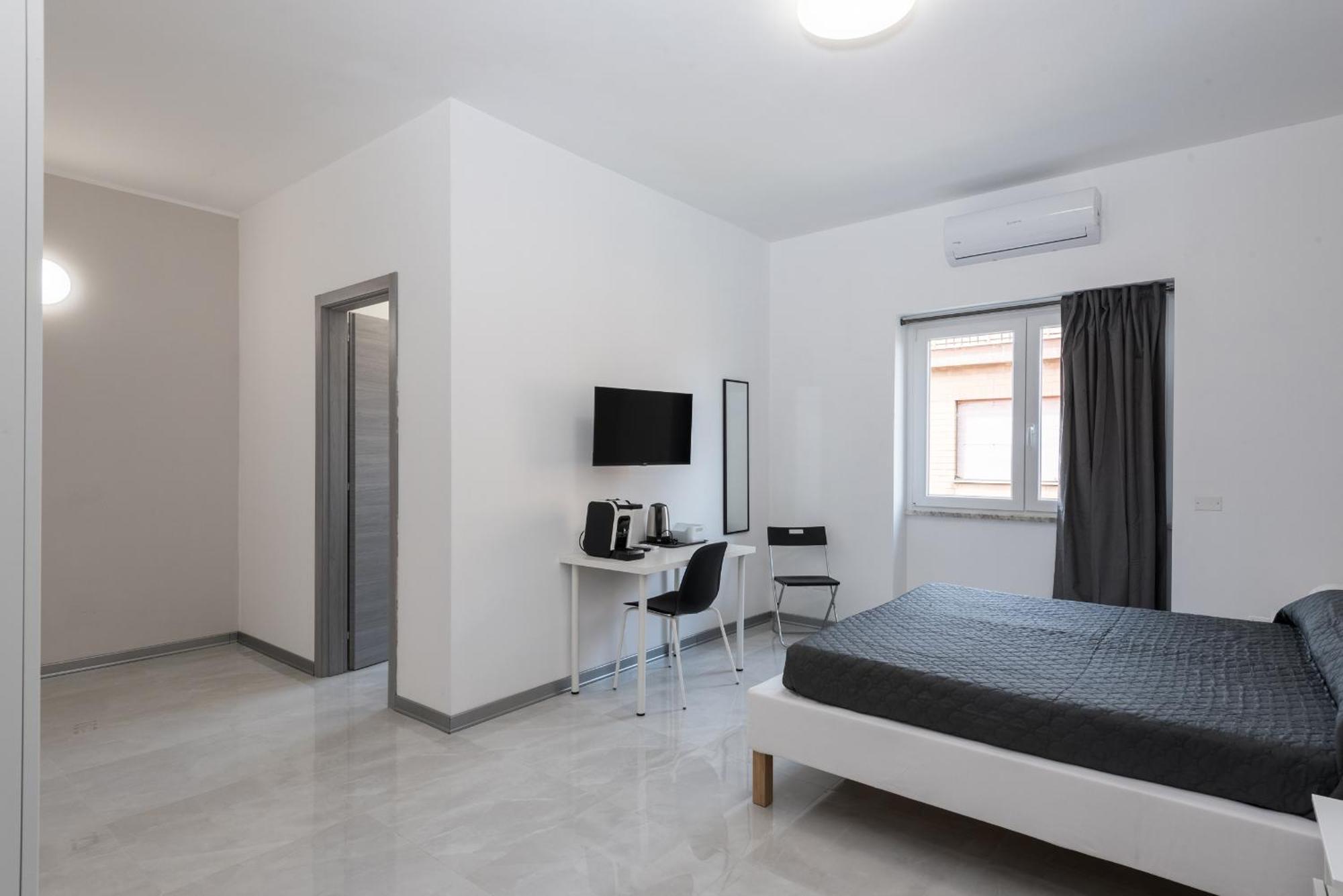 Travelershome Ciampino Airport Guesthouse 600M To Airport ภายนอก รูปภาพ