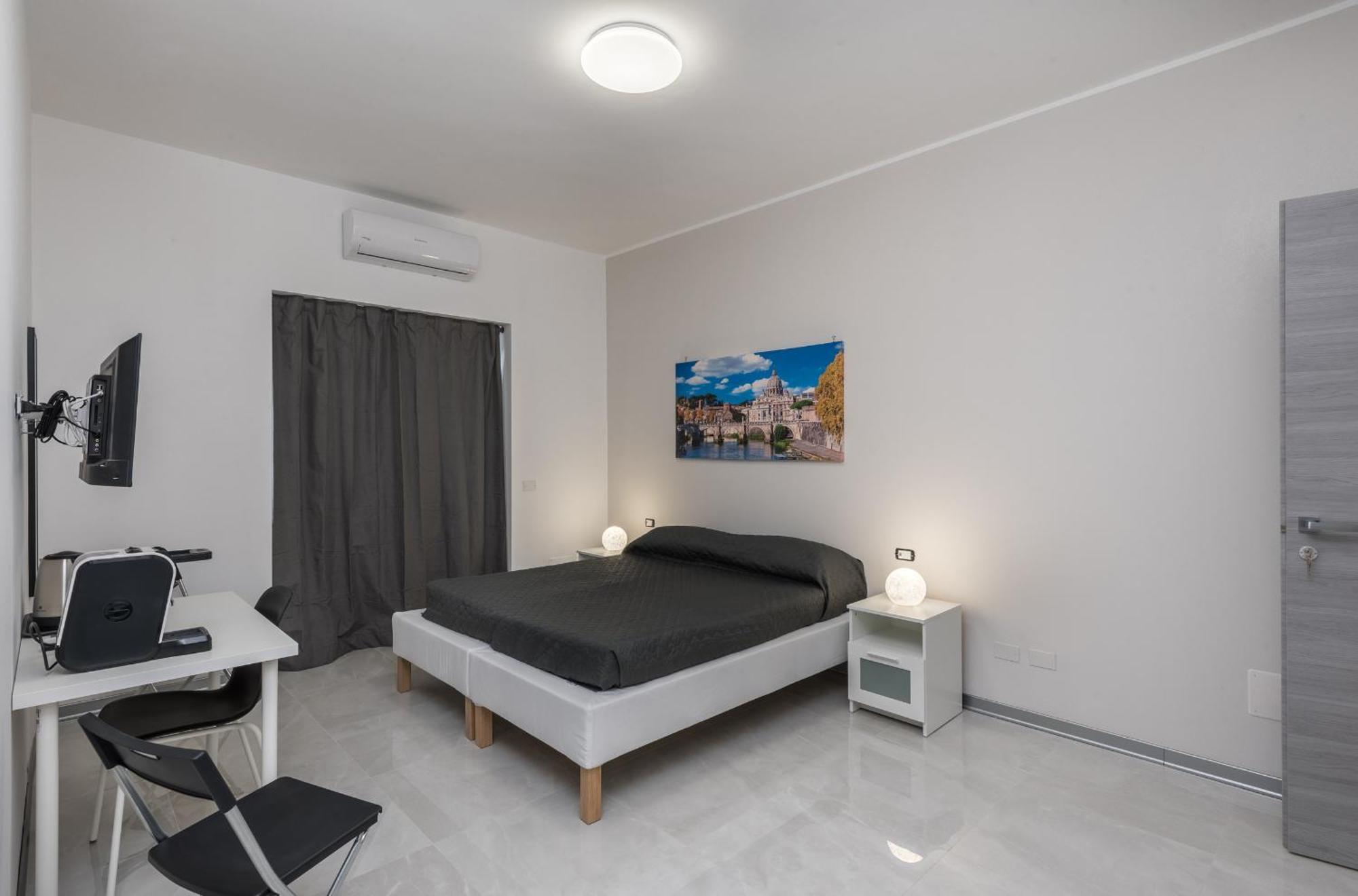 Travelershome Ciampino Airport Guesthouse 600M To Airport ภายนอก รูปภาพ
