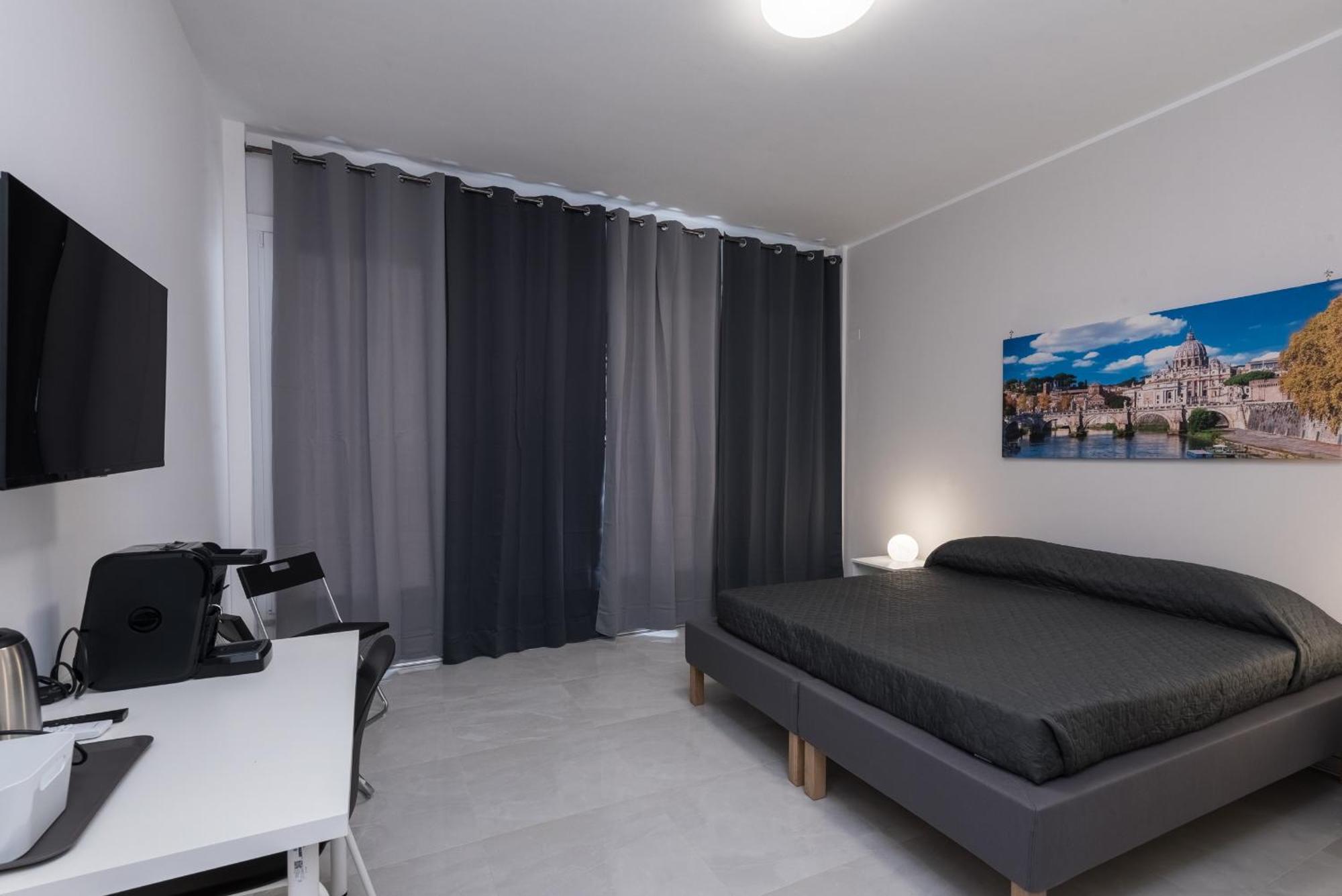 Travelershome Ciampino Airport Guesthouse 600M To Airport ภายนอก รูปภาพ