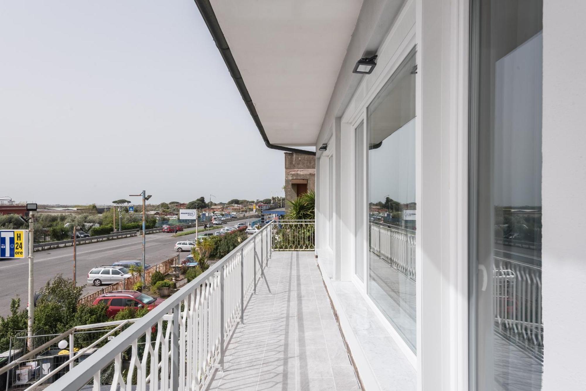 Travelershome Ciampino Airport Guesthouse 600M To Airport ภายนอก รูปภาพ