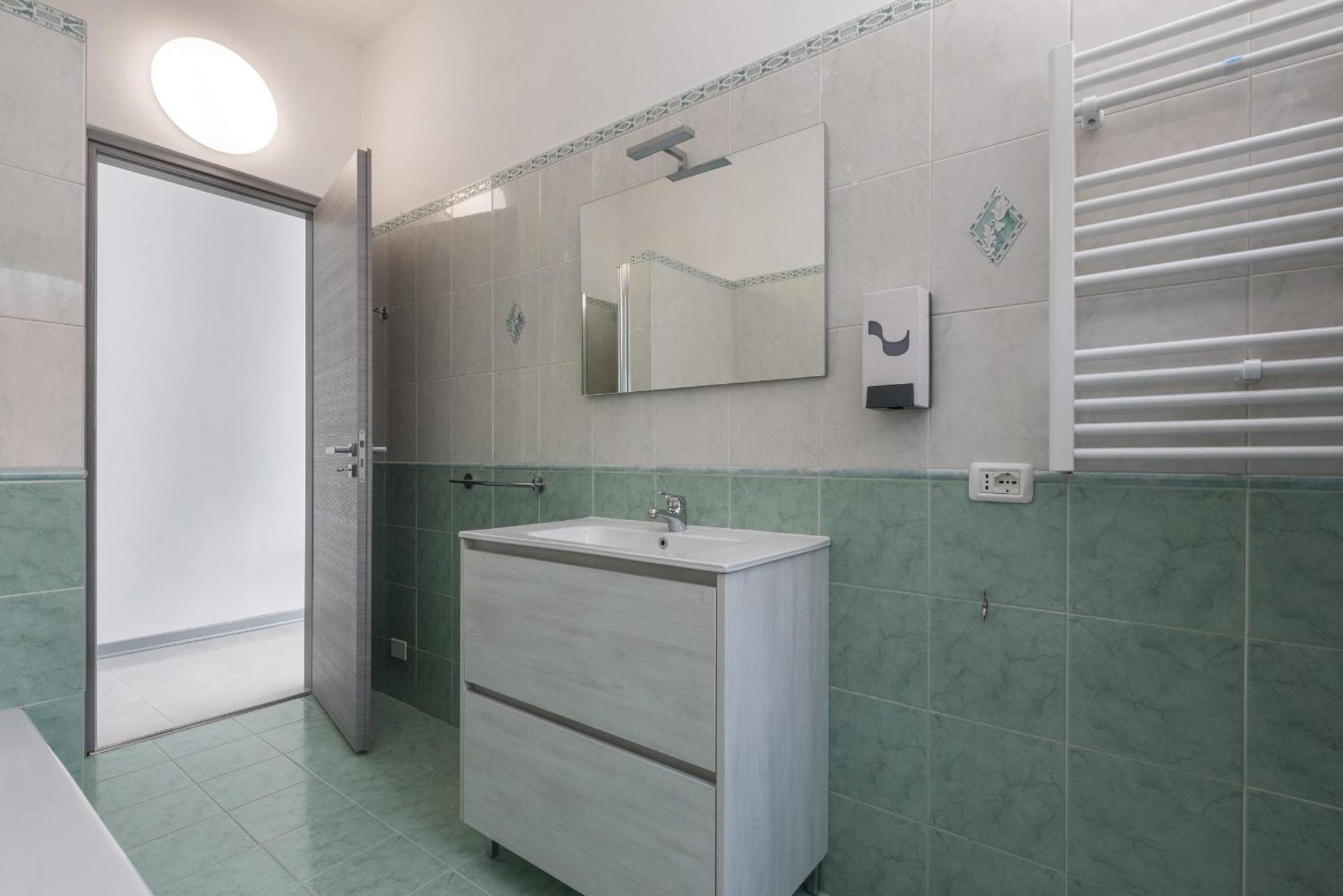 Travelershome Ciampino Airport Guesthouse 600M To Airport ภายนอก รูปภาพ