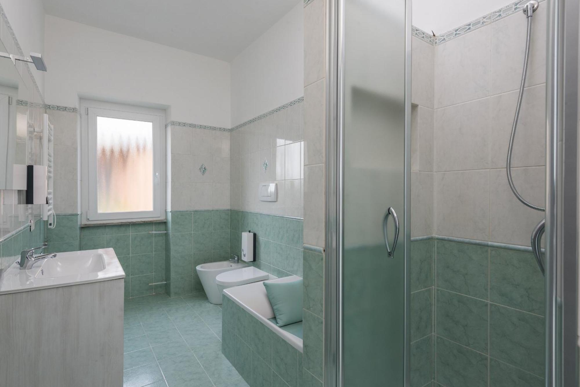 Travelershome Ciampino Airport Guesthouse 600M To Airport ภายนอก รูปภาพ