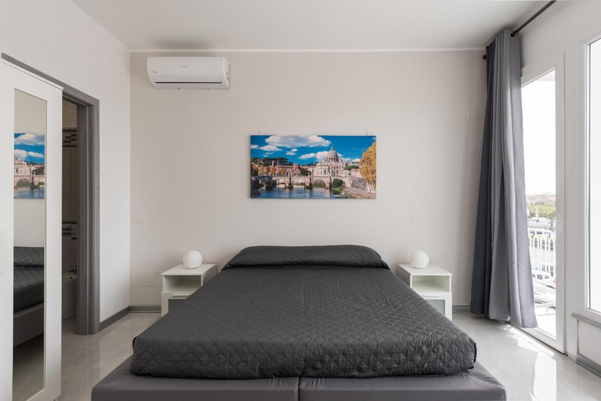 Travelershome Ciampino Airport Guesthouse 600M To Airport ภายนอก รูปภาพ