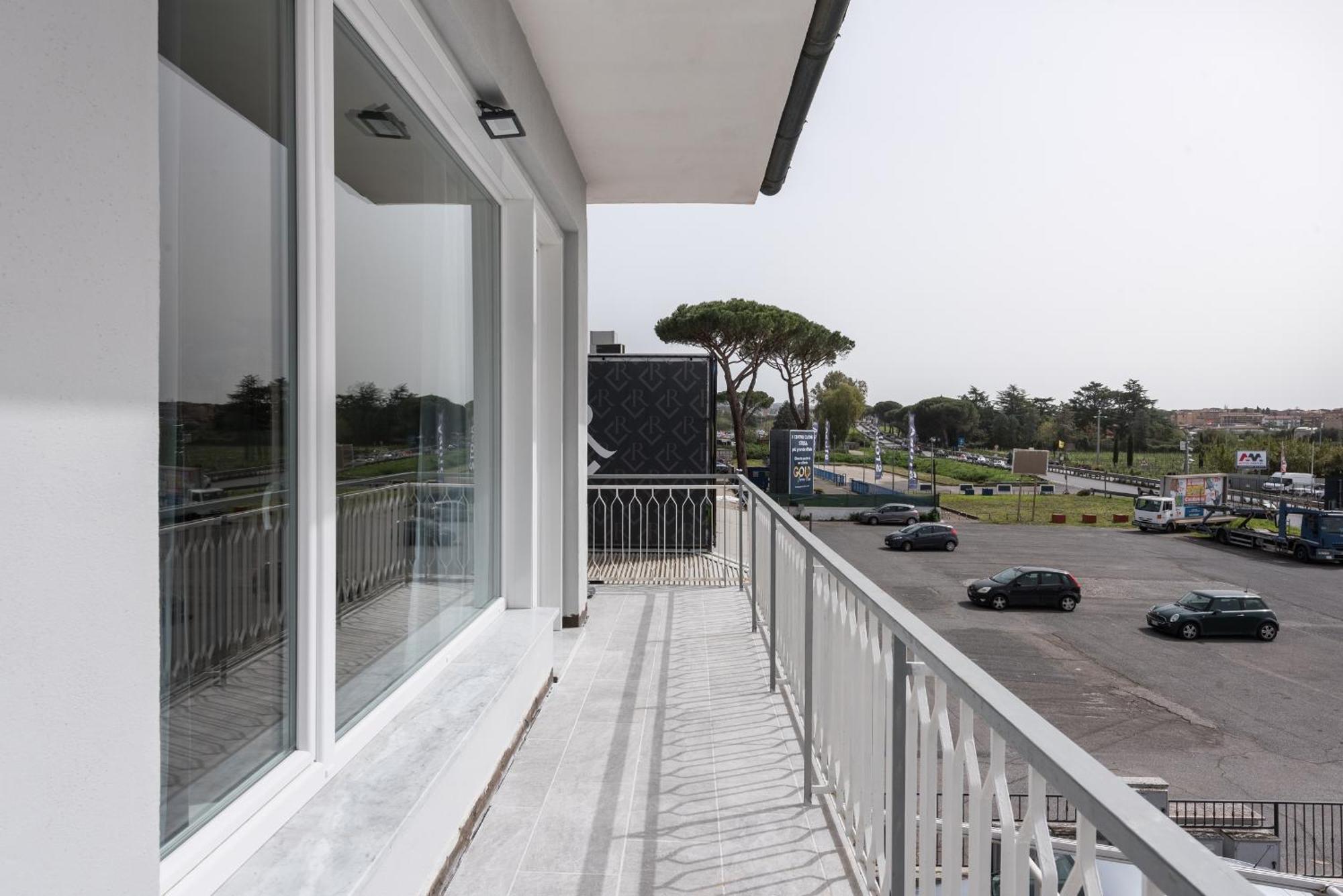 Travelershome Ciampino Airport Guesthouse 600M To Airport ภายนอก รูปภาพ