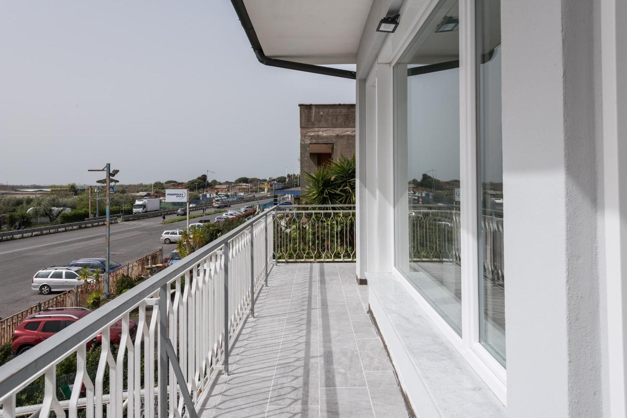 Travelershome Ciampino Airport Guesthouse 600M To Airport ภายนอก รูปภาพ