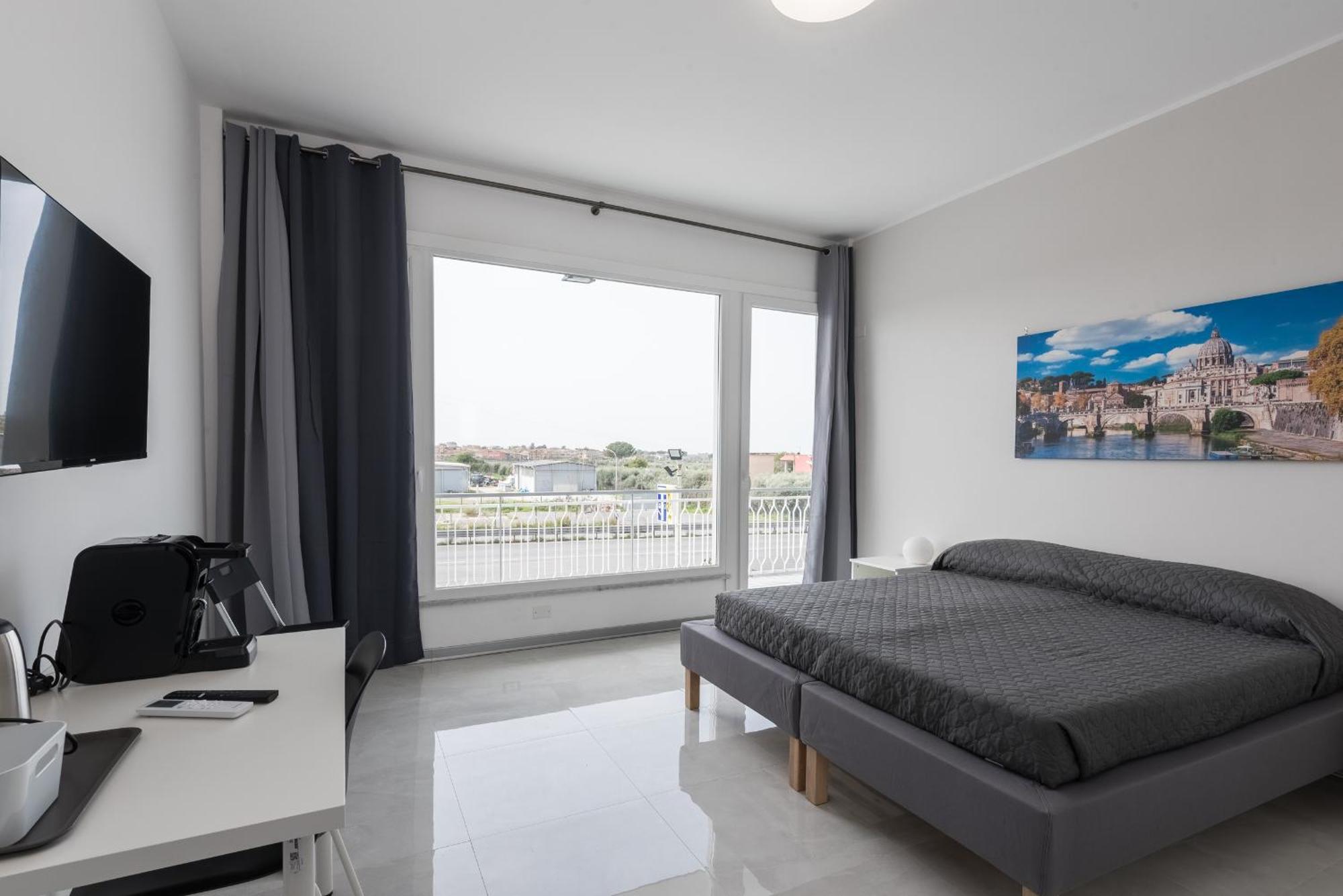 Travelershome Ciampino Airport Guesthouse 600M To Airport ภายนอก รูปภาพ