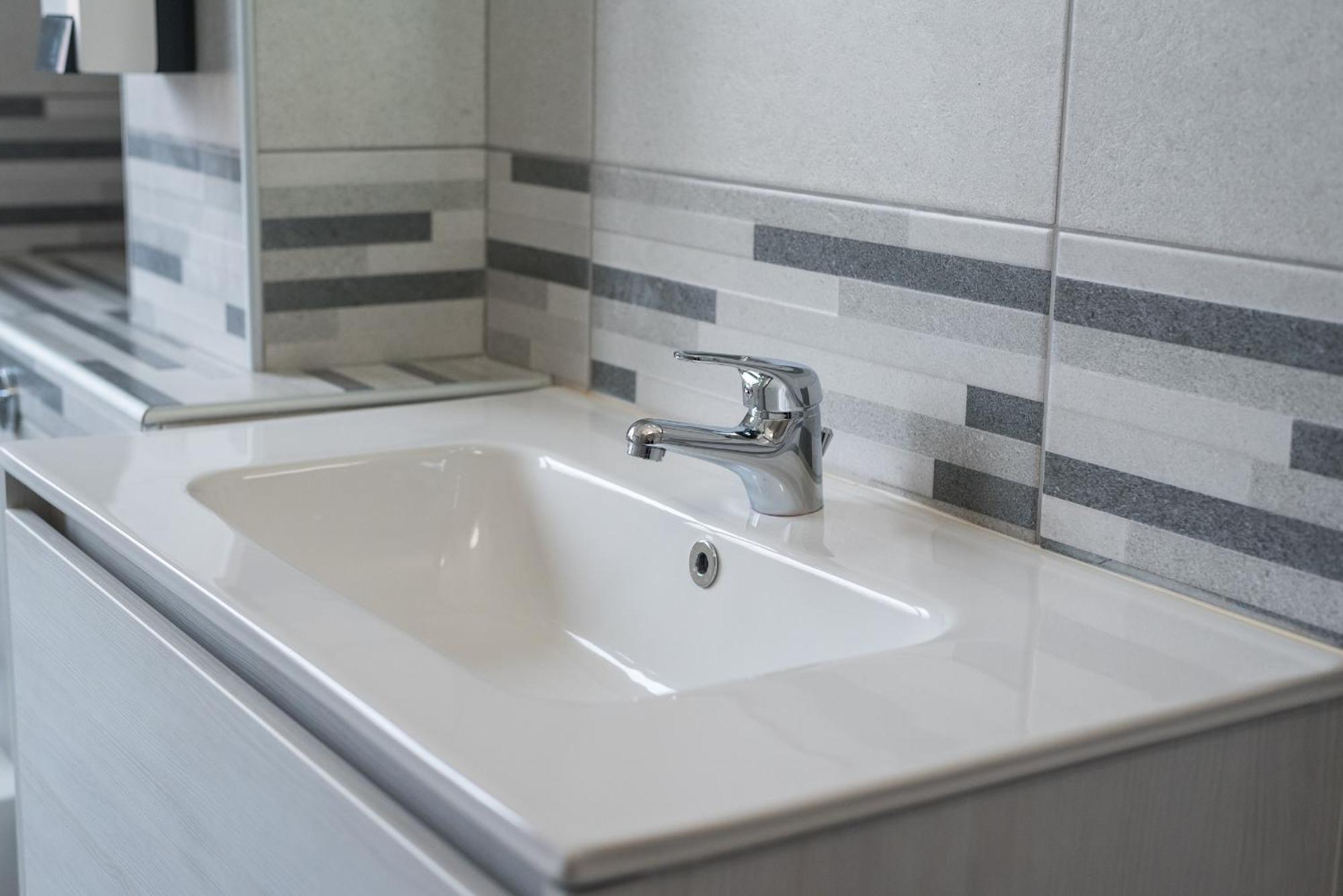 Travelershome Ciampino Airport Guesthouse 600M To Airport ภายนอก รูปภาพ