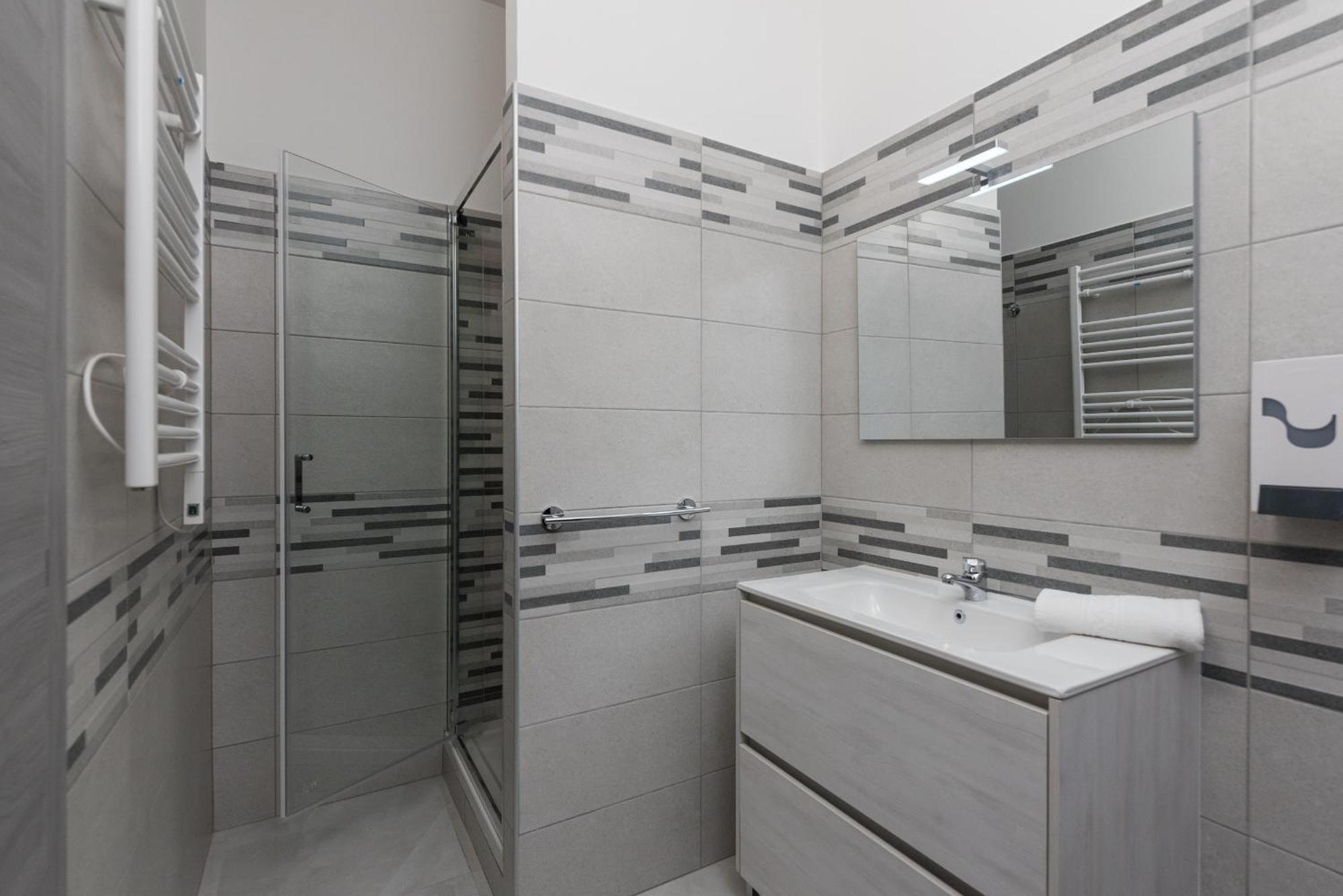 Travelershome Ciampino Airport Guesthouse 600M To Airport ภายนอก รูปภาพ