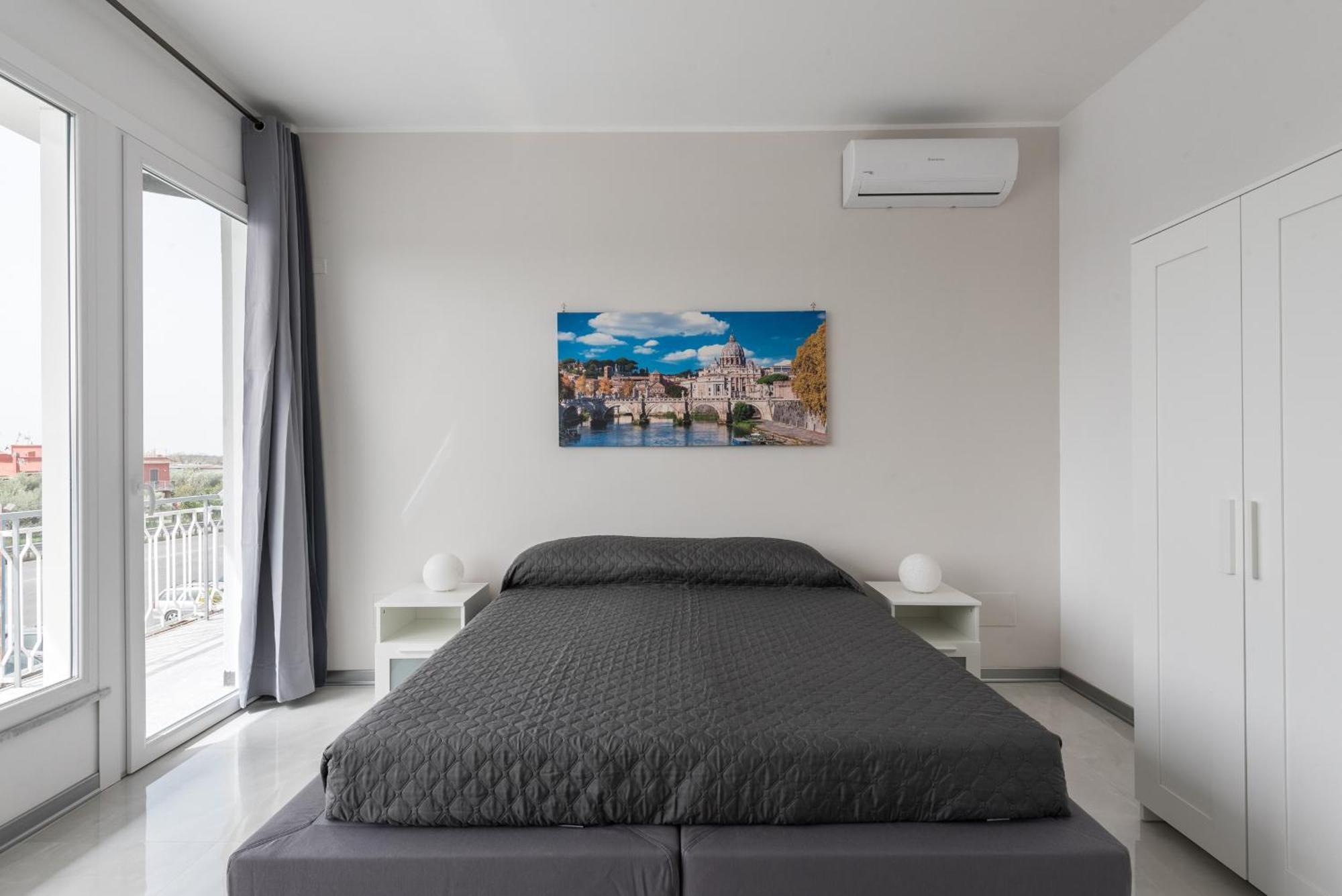 Travelershome Ciampino Airport Guesthouse 600M To Airport ภายนอก รูปภาพ