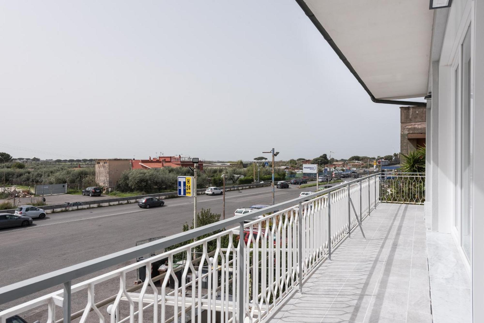 Travelershome Ciampino Airport Guesthouse 600M To Airport ภายนอก รูปภาพ